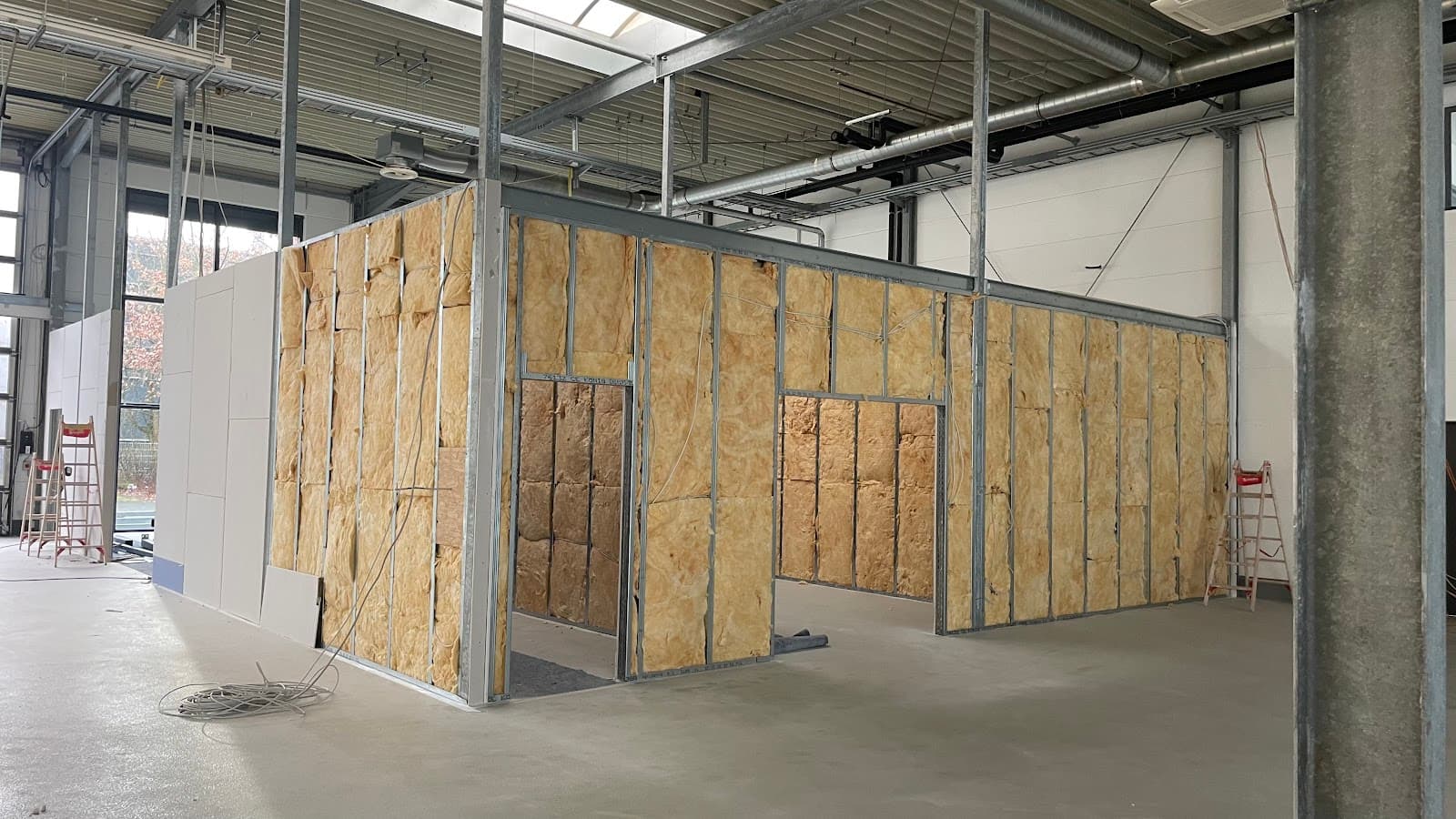 Ständerwerk mit eingelegter Mineralwolle-Dämmung vor der Beplankung